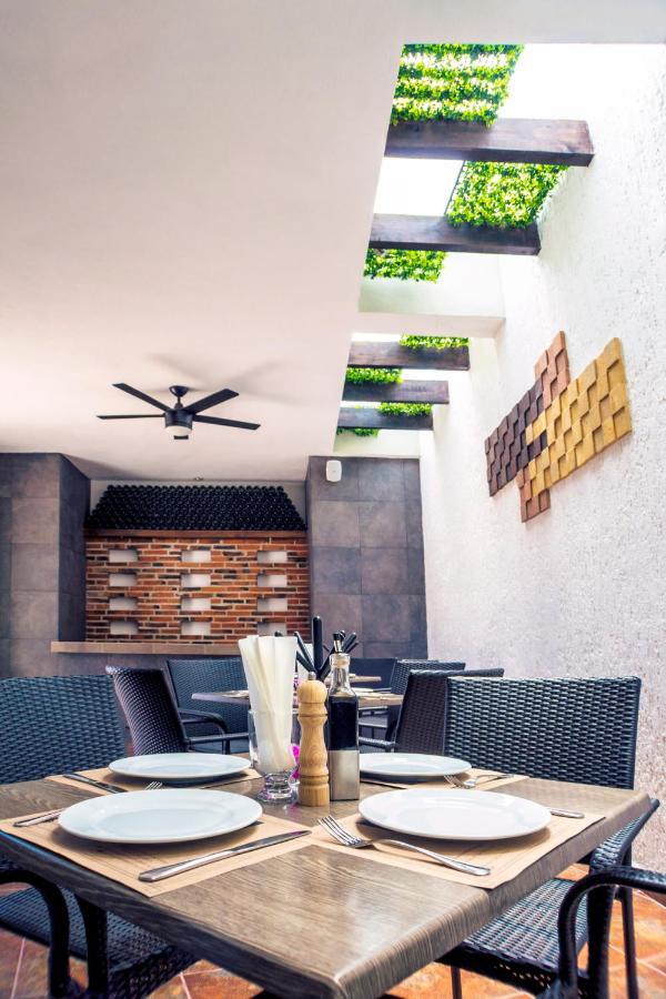 ברנל Miia Hotel Boutique מראה חיצוני תמונה